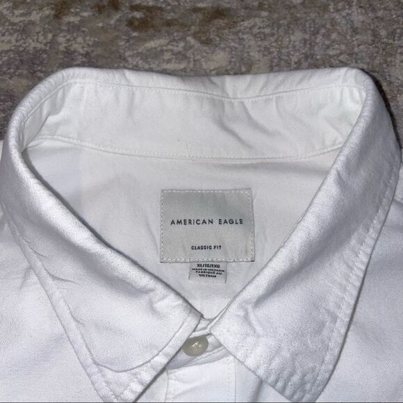🚨 3 for $25 - AEO Classic Fit Button Down Shirt - Picture 3 of 9